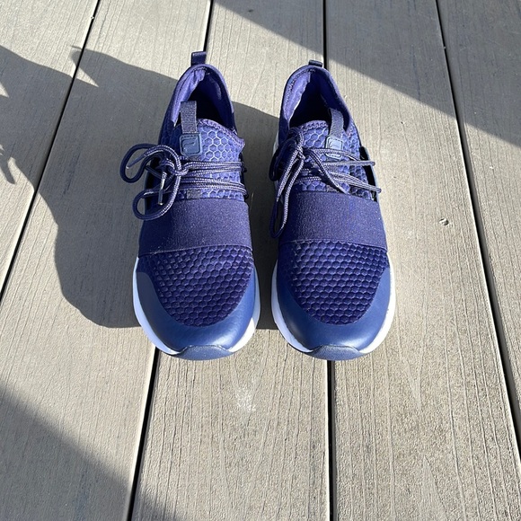 Fabletics Woman’s Shoe - Picture 1 of 3
